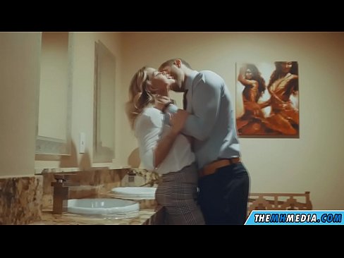 ❤️ Lè yon blond bèl sedui ou nan yon twalèt piblik ️❌ Videyo pònografi nan pònografi ht.hentaibar-com.ru ️❤
